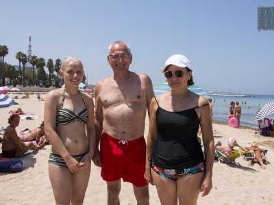 Ben pi� loquace � un'altra famiglia dell'est Europa che incontriamo nei paraggi: arrivano dalla Lituania. �Siamo in vacanza - racconta Casemiras, il capofamiglia, assieme alla moglie e alla figlioletta -. Avevamo voglia di visitare un posto sul mare dove si mangia bene: � stato fantastico vedere le signore che preparano la pasta tra i vicoli della citt� vecchia�
